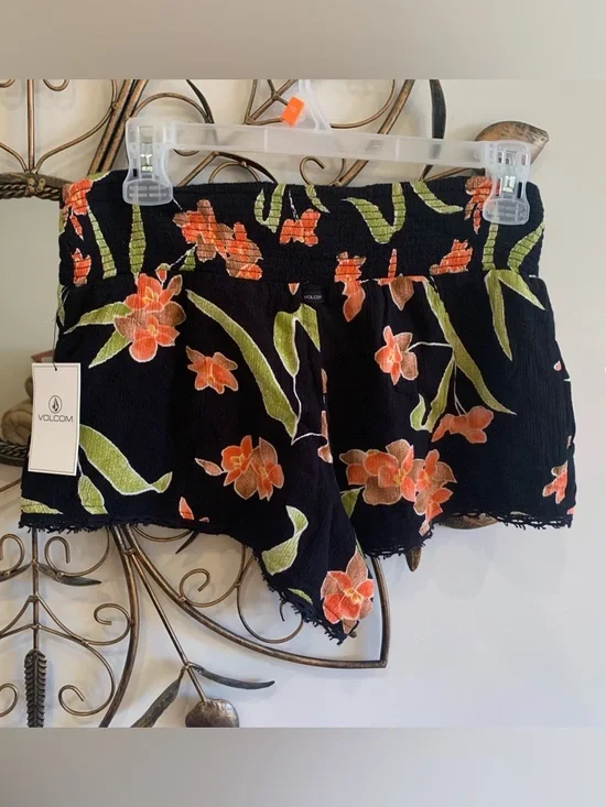 NWT Volcom Black Floral Smocked-Waist Shorts - Picture 1 of 10